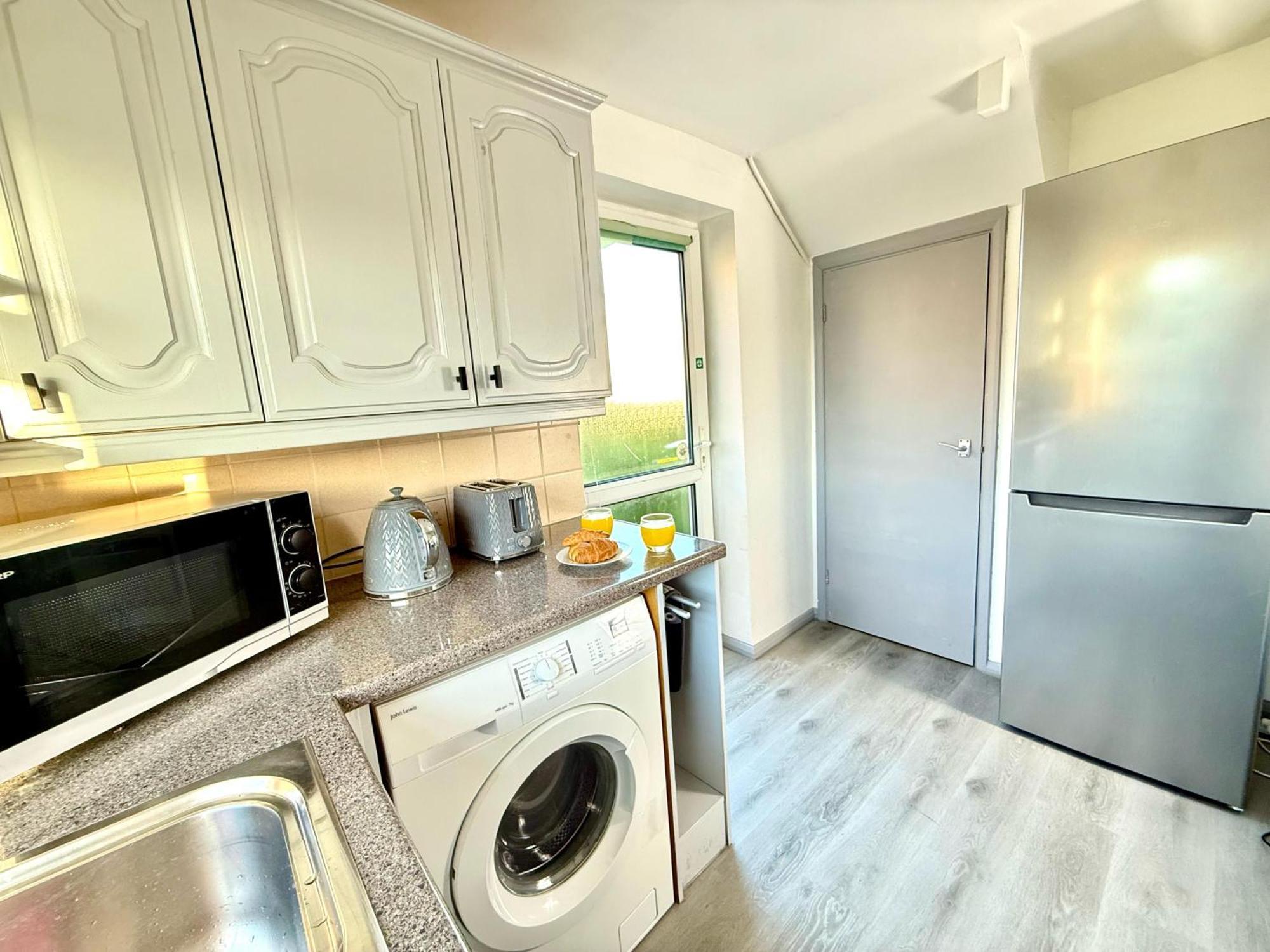 Stylish 3-Bedroom House With Garden & Free Parking'S, Prime Location With Private Garden Kidlington Exterior foto
